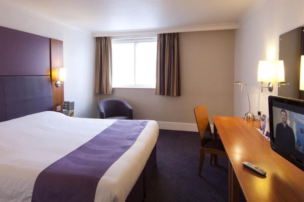 Premier Inn Cobham Cobham  Exterior foto