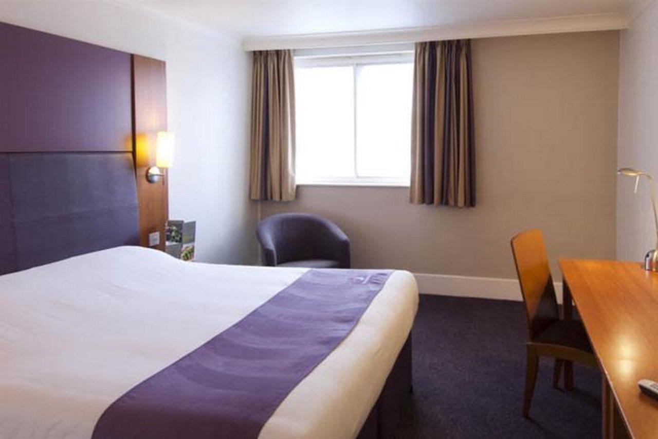 Premier Inn Cobham Cobham  Exterior foto